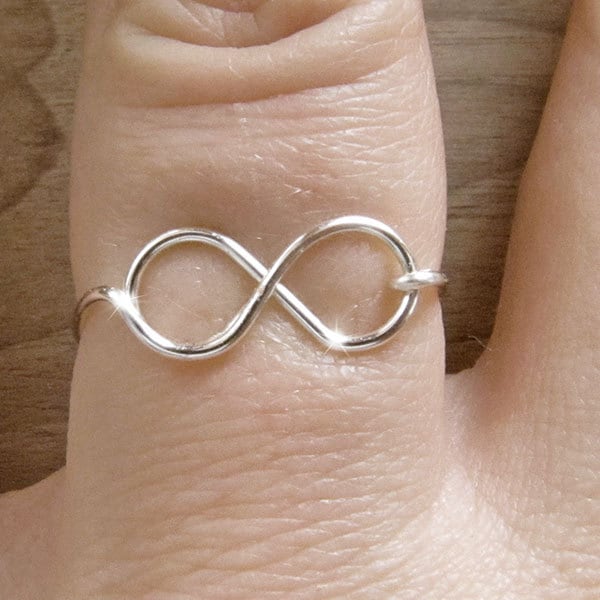 Versilberter Infinity Ring - Freundschaft Eternity Symbol Versilberter Infinity Ring - Freundschaft Eternity Symbol von Fantasidea