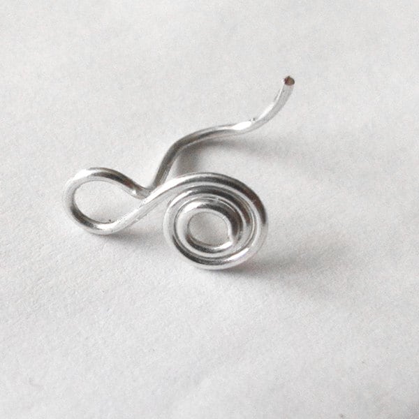 Unendlich Liebe Swirl Nasenring 22 Gauge - Personalisierte Farbe von Fantasidea