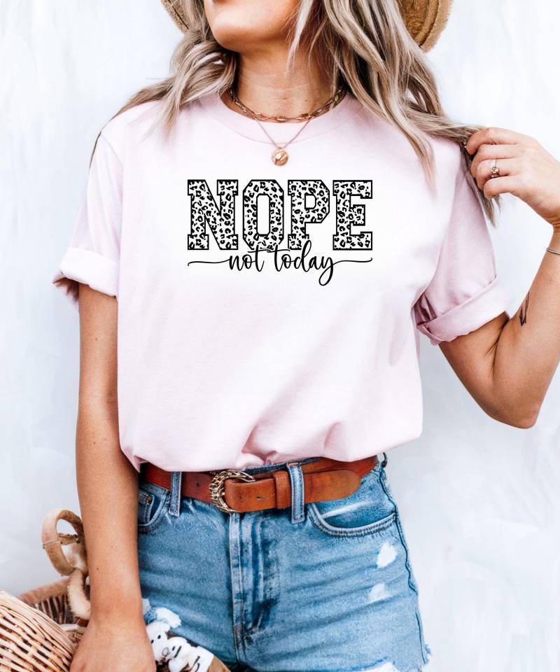 Nope Not Today - Statement T-Shirt Mit Leo-Muster | Oversized Look Geschenk Für Frauen Humor von FantasieFabrikStore