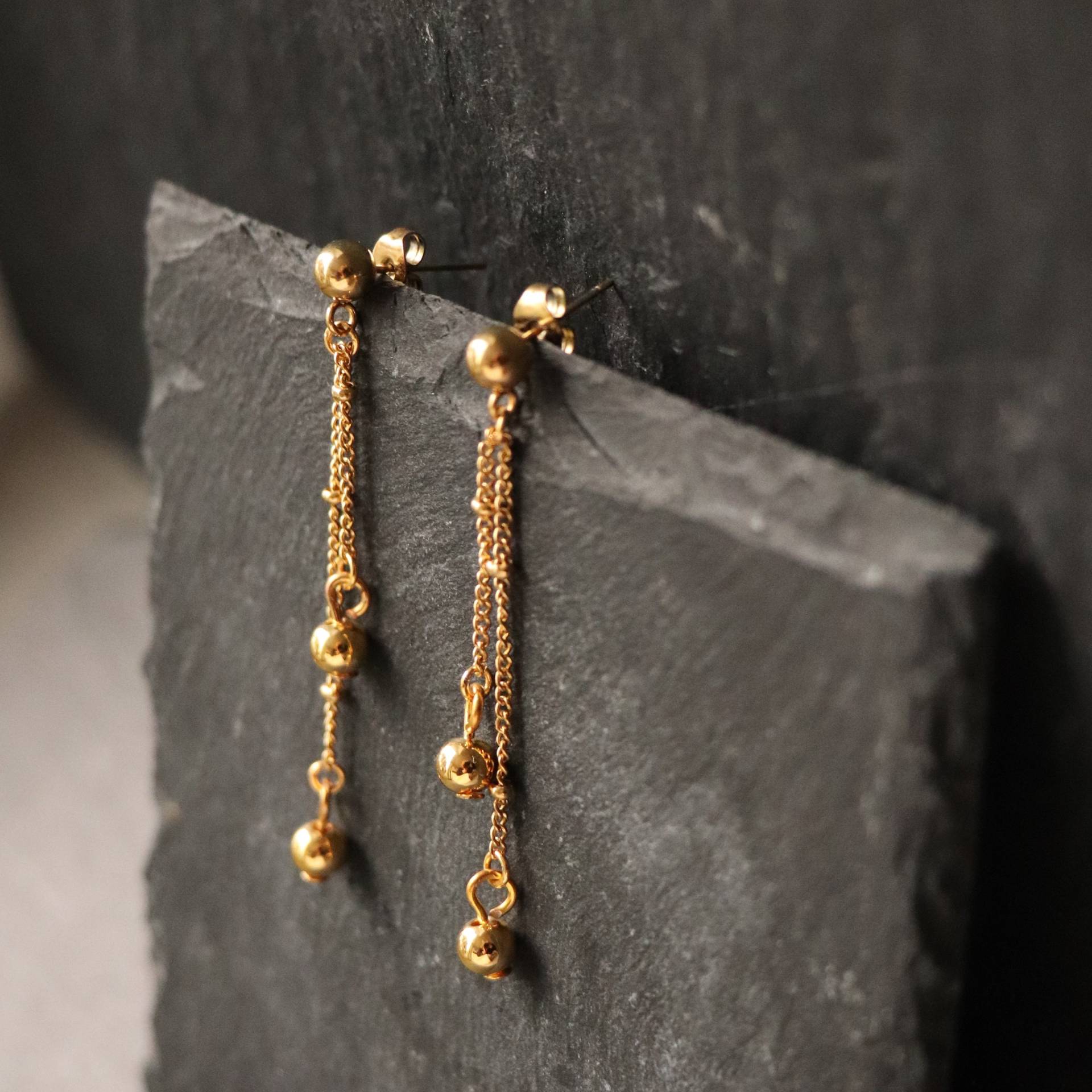Feine Lange Ohrringe Goldener Edelstahl Feine Lange Ohrringe Goldener Edelstahl von Fantasieschmuck