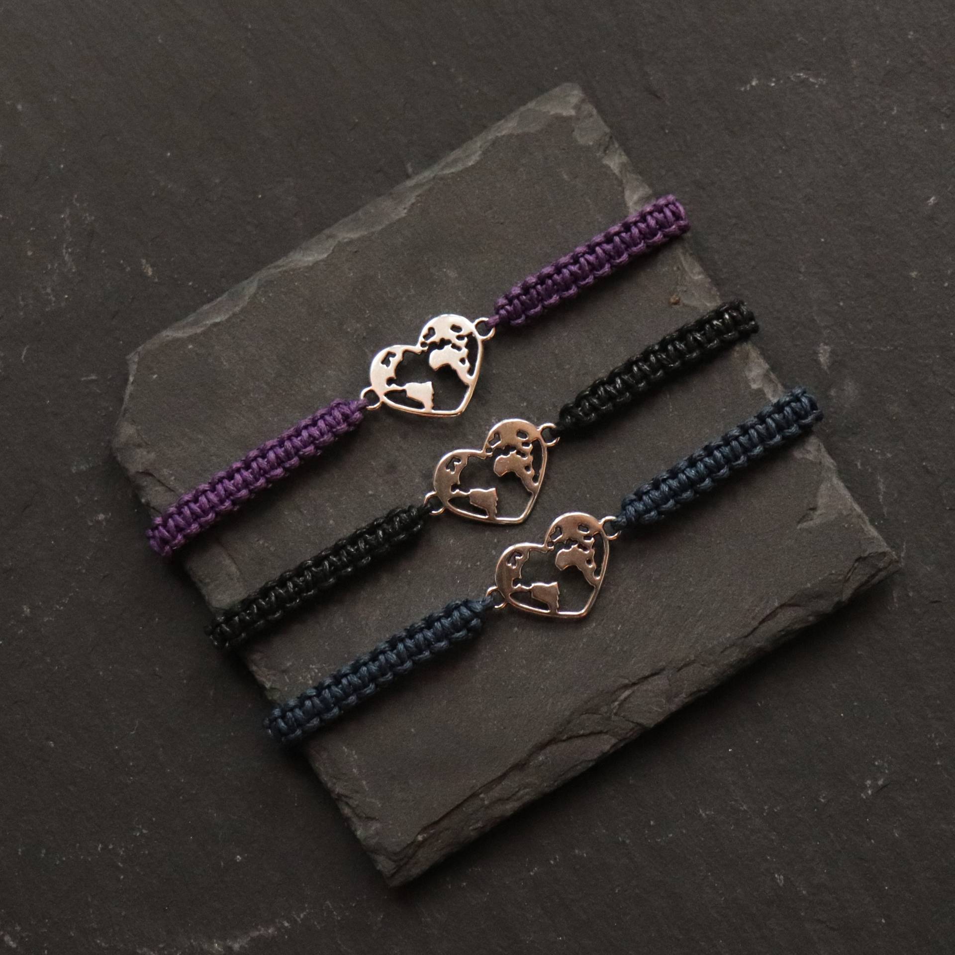 Makramee Armband Mit Herz Und Weltkarte I Freundschaftsarmband Partnerarmband Makramee Armband Mit Herz Und Weltkarte I Freundschaftsarmband Partnerarmband von Fantasieschmuck