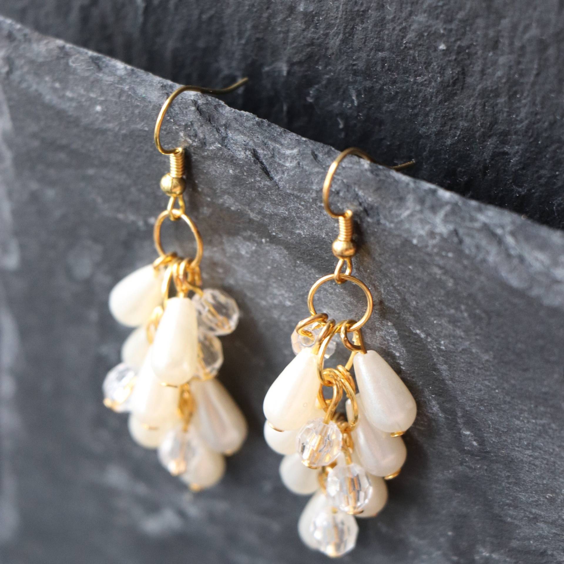 Ohrringe in Gold Mit Perlen Und Tropfen Ohrringe in Gold Mit Perlen Und Tropfen von Fantasieschmuck