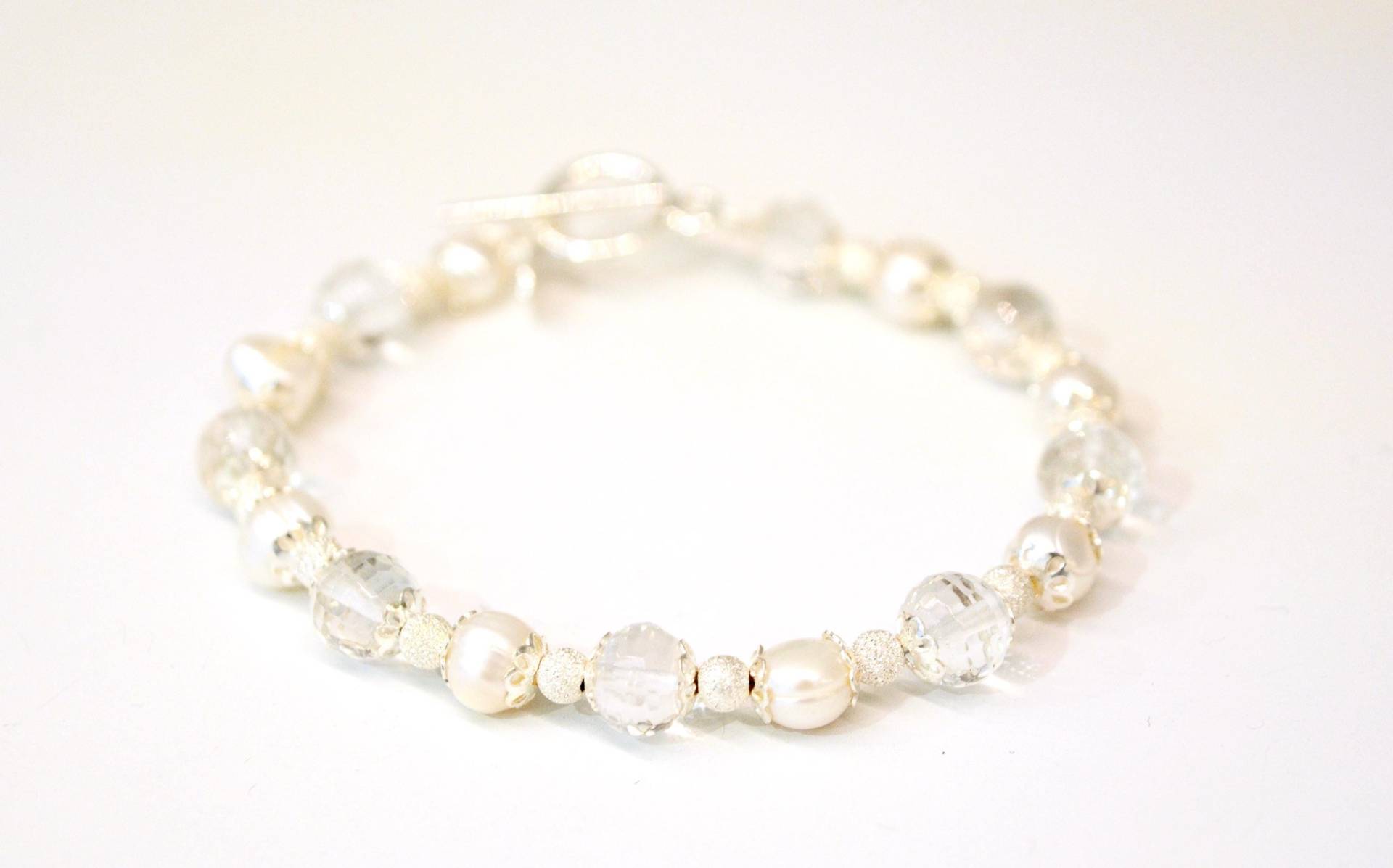 Armband Aus Echtem Silber, Kristallen Und Barockperlen Armband Aus Echtem Silber, Kristallen Und Barockperlen von FantasjaCreations
