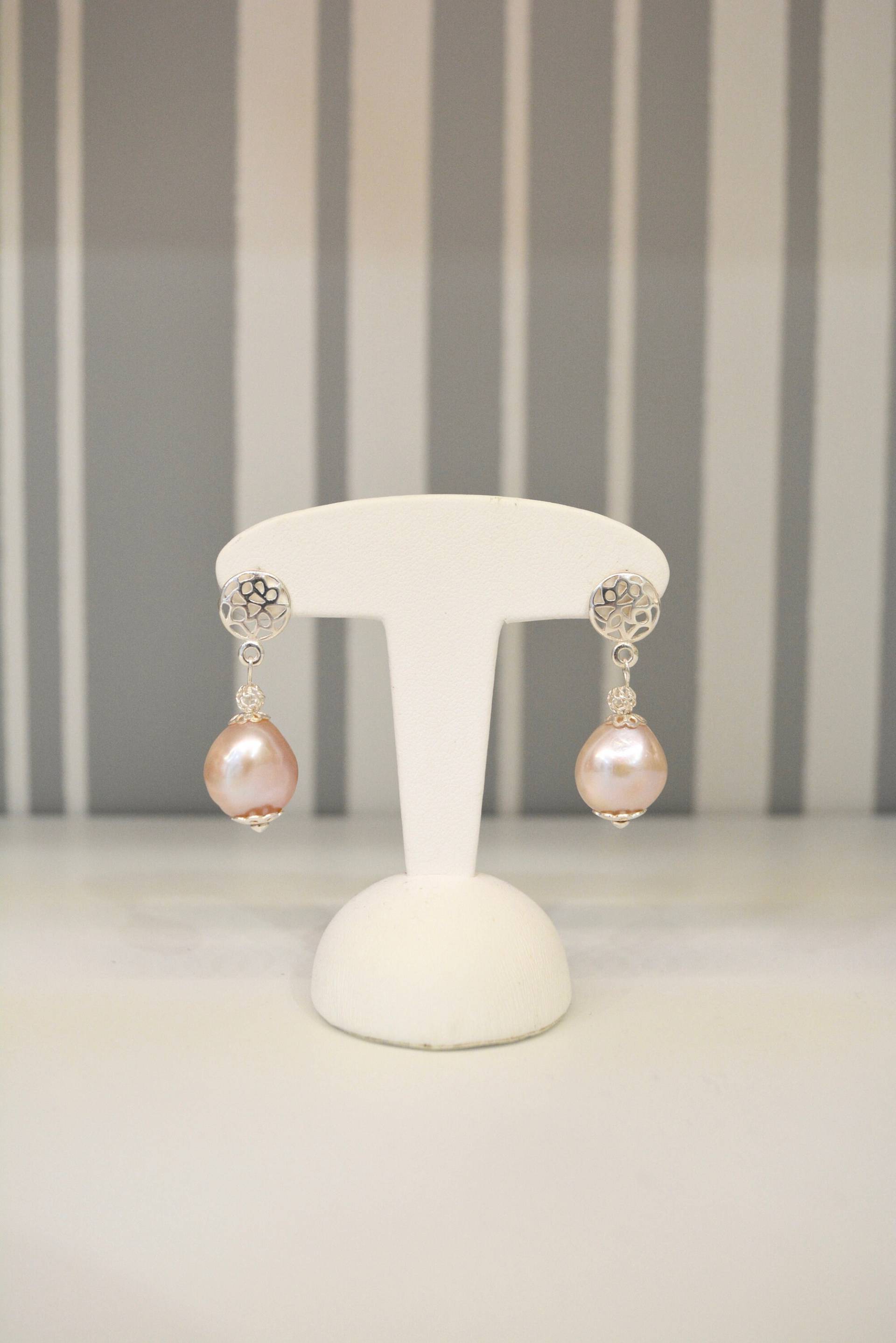 Elegante Ohrringe Aus Silber Und Echten Rosa Barockperlen Elegante Ohrringe Aus Silber Und Echten Rosa Barockperlen von FantasjaCreations