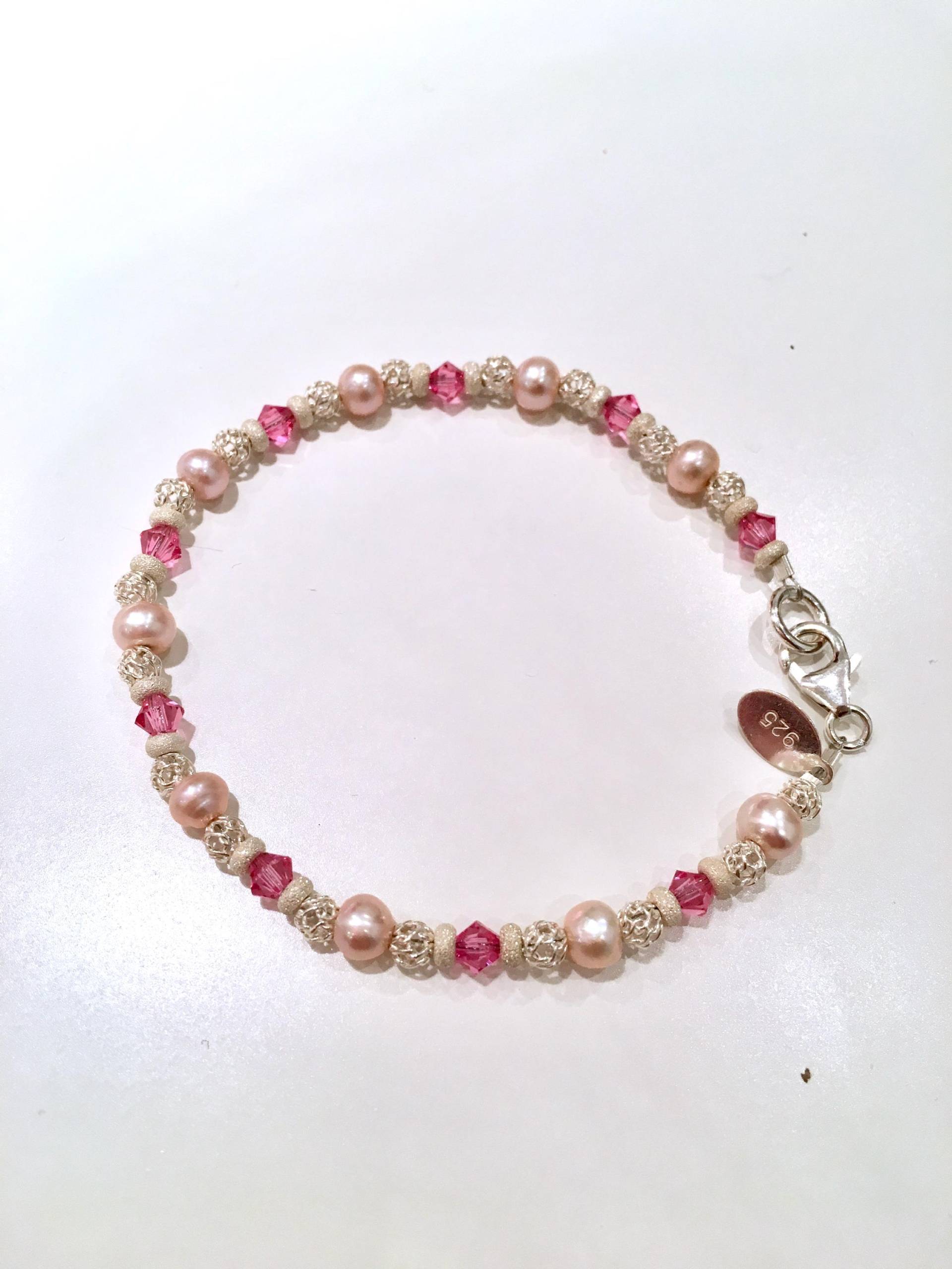 Perlenarmband Aus 925Er Silber, Barockperlen Und Rosa Swarovski-Kristalle Perlenarmband Aus 925Er Silber, Barockperlen Und Rosa Swarovski-Kristalle von FantasjaCreations