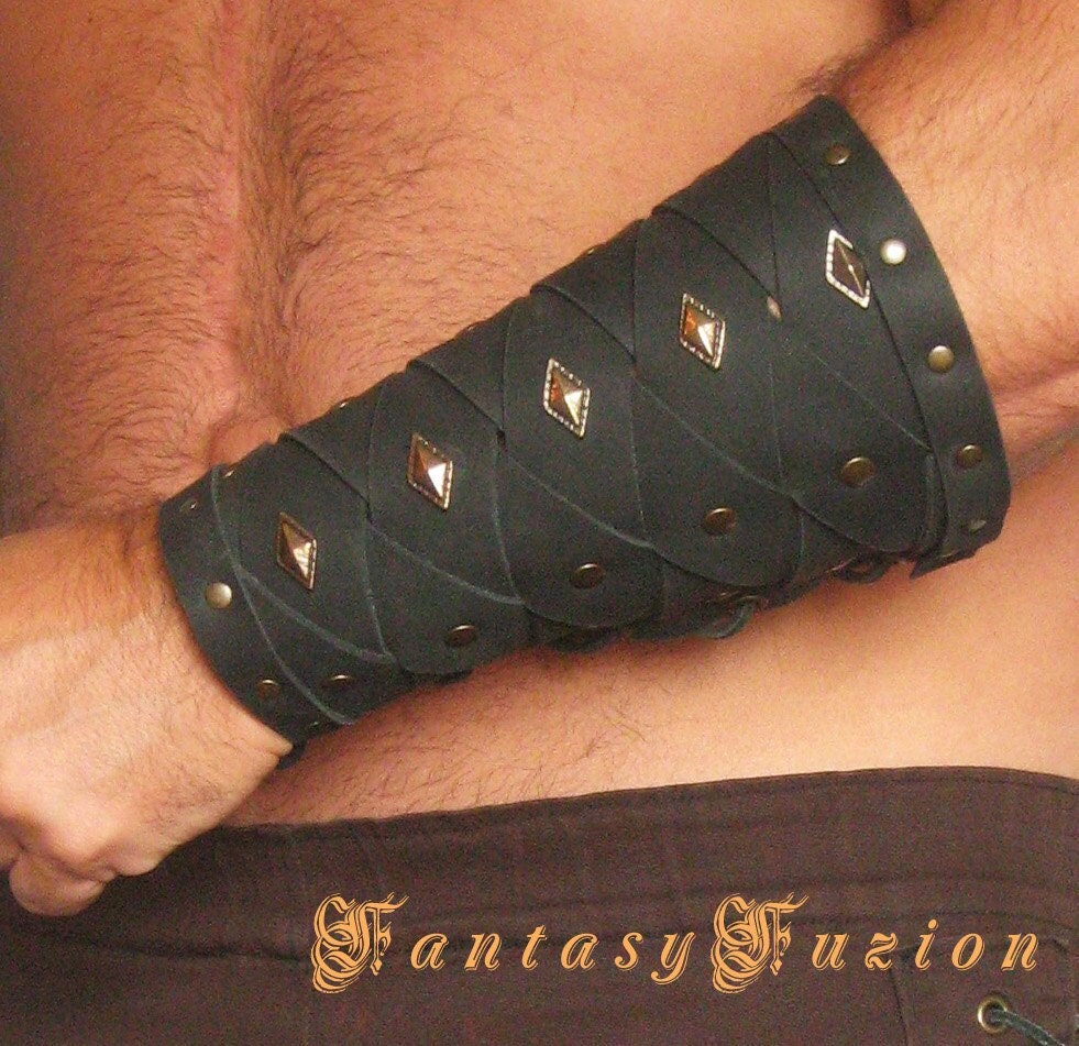 Mittelalter Armschienen/Gewebt Wikinger Gladiator Unterarm Schwarz Leder Armarmschienen Mittelalter Armschienen/Gewebt Wikinger Gladiator Unterarm Schwarz Leder Armarmschienen von FantasyFuzion