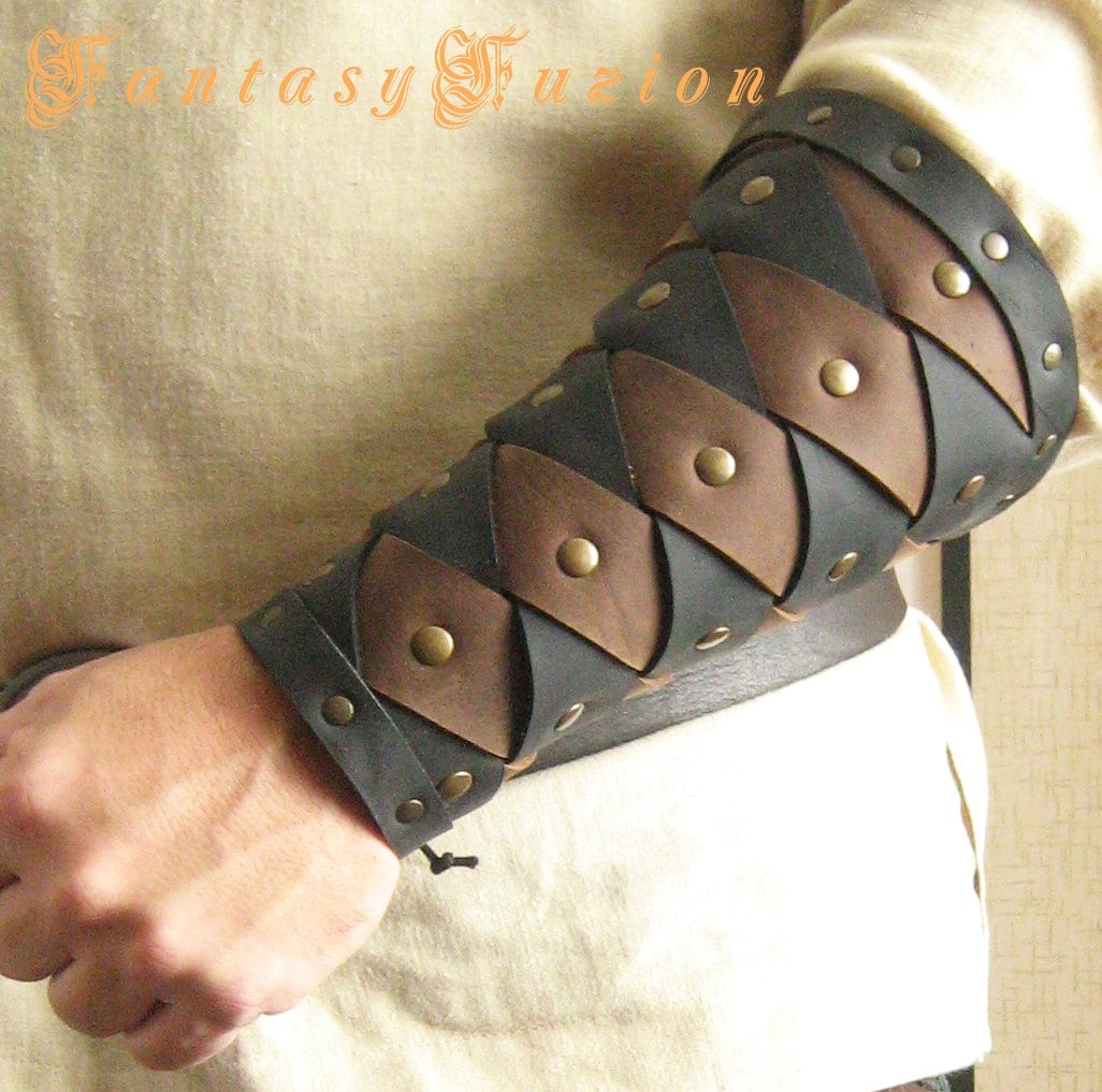 Mittelalterliche Krieger Wikinger Gladiator Unterarm 2 Töne Leder Armschienen | -Ein Paar - von FantasyFuzion