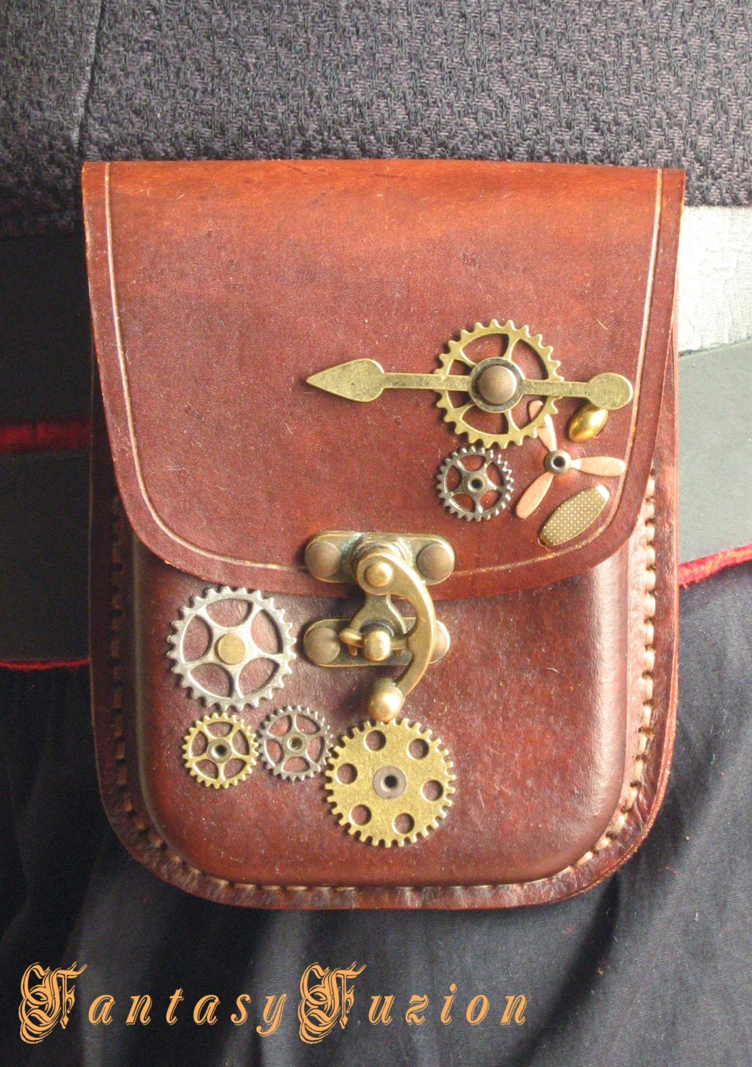 steampunk Industrial Gear Cyber Post Apocaliptic Leather Moulded Gürteltasche steampunk Industrial Gear Cyber Post Apocaliptic Leather Moulded Gürteltasche von FantasyFuzion