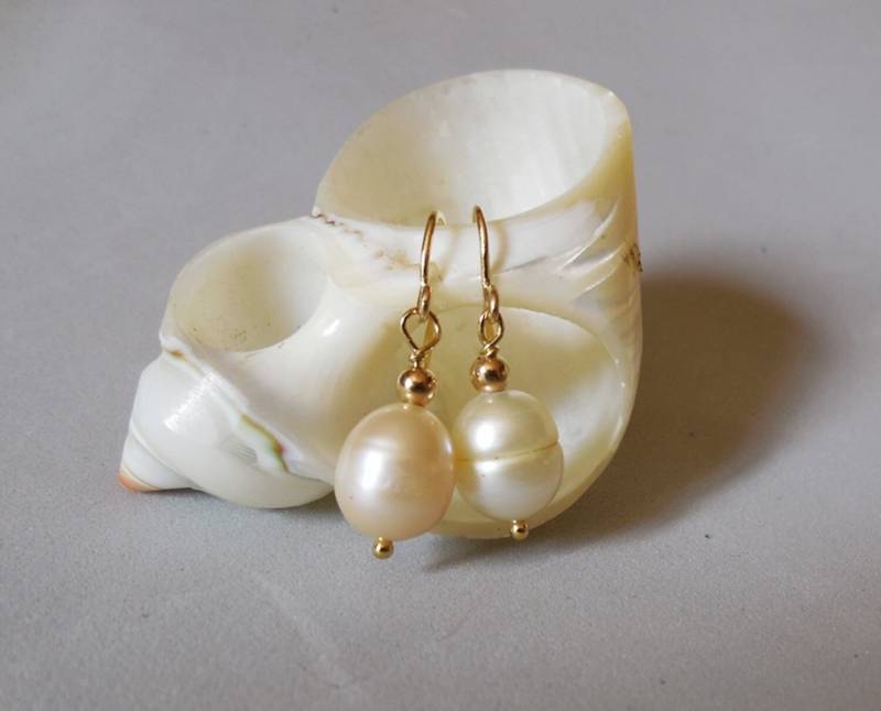 Ohrhänger in Gold Filled 14K Mit Weißer Süßwasserperle von FanyRey