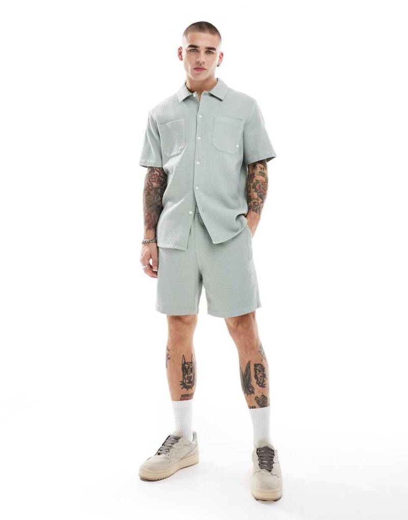 Farah - Redwald - Shorts in Salbeigrün mit Waffelstruktur, Kombiteil von Farah