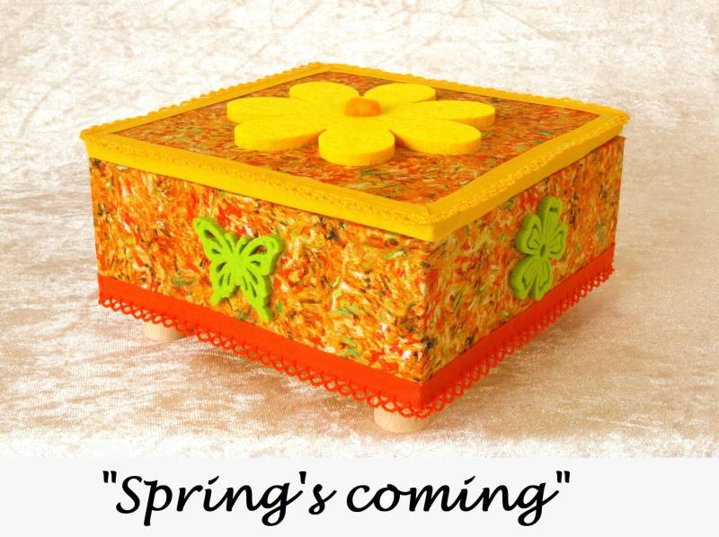 Schmuckbox Blumen Schmetterlinge Frühling Sommer Unikat Holz Schmuckkasten Filz Schmuckaufbewahrung Schmuckschatulle Schmuckbox Blumen Schmetterlinge Frühling Sommer Unikat Holz Schmuckkasten Filz Schmuckaufbewahrung Schmuckschatulle von Farbcomfort