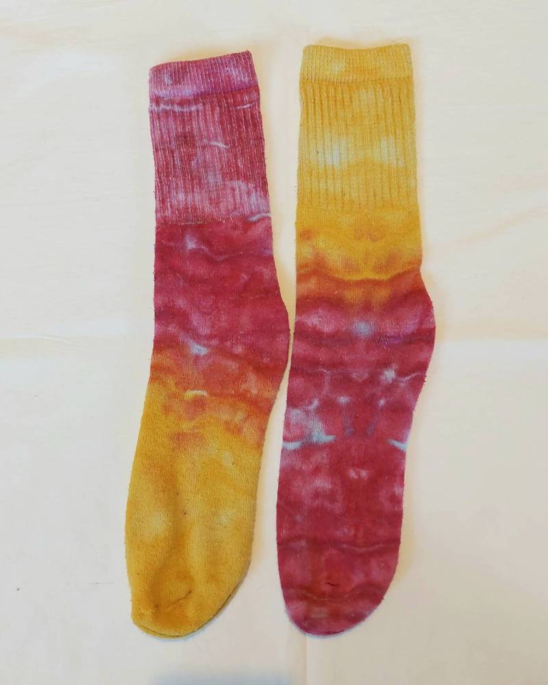 Handgefärbte Tie Dye Socken Handgefärbte Tie Dye Socken von FarbenRauschmitHerz