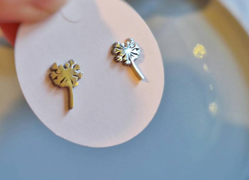 Kleine Goldene & Silberne Edelstahl-Ohrstecker Pusteblume - Wünsch Dir Was Glück Blume Zuversicht Wunsch Kleine Goldene & Silberne Edelstahl-Ohrstecker Pusteblume - Wünsch Dir Was Glück Blume Zuversicht Wunsch von Farbensinn