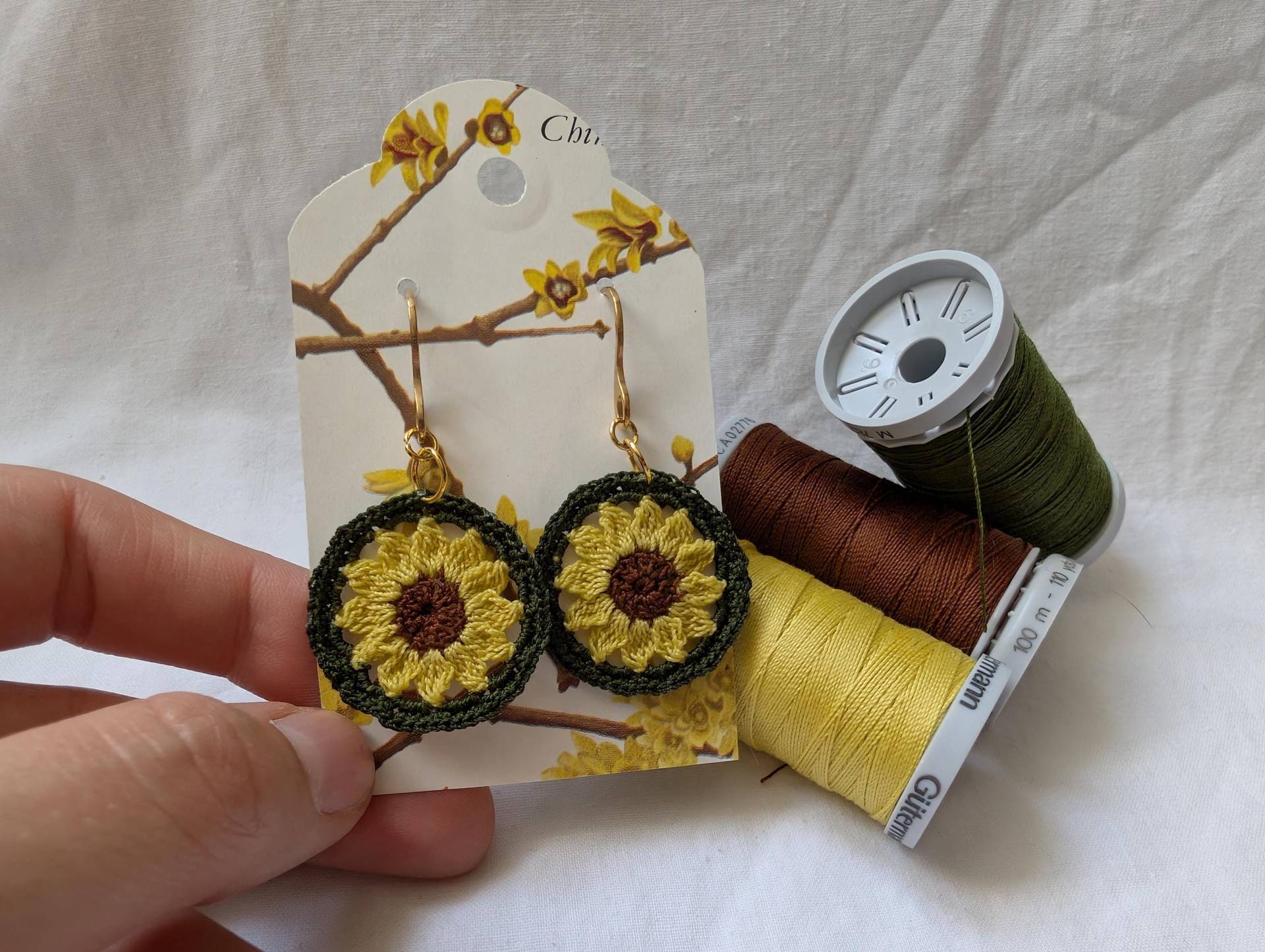 Mikro-Häkelohrringe Sonnenblume/Ohrringe Gehäkelt Häkelschmuck Mikro-Häkelohrringe Sonnenblume/Ohrringe Gehäkelt Häkelschmuck von Farbenwerdenlebendig
