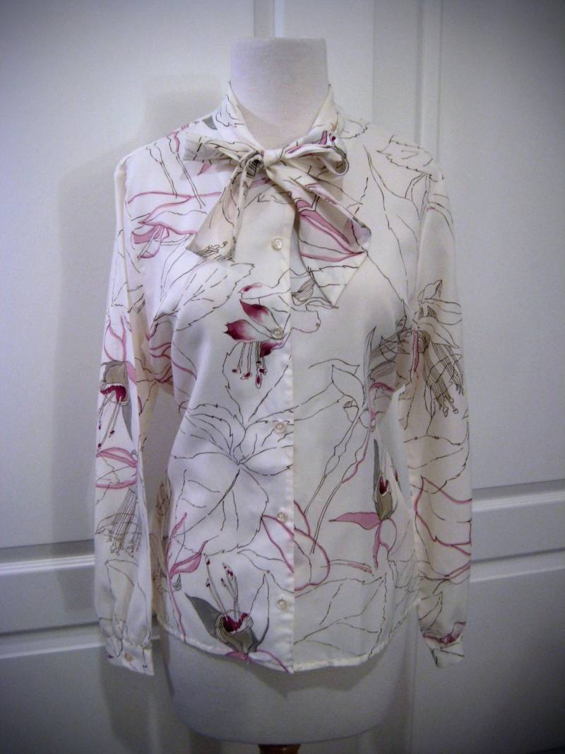 70Er Jahre Blumige Creme Rhodos Bluse von FareTheeWellVintage