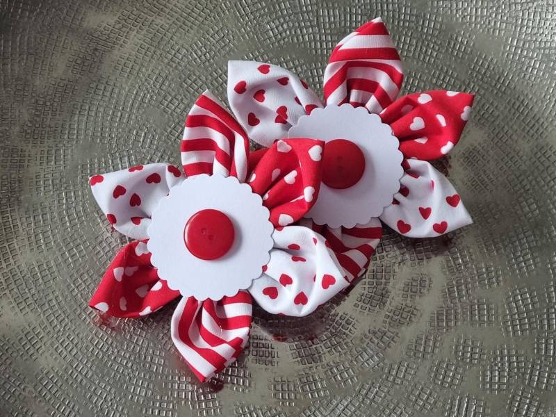 Blumenanstecker 2-Er Set Brosche Für Clownsrock + Karnevalsrock Fasching Fastnacht Rot Weiß Karnevalskostüm Damen Herzen Kölner Karneval von FareimliHandmadeShop