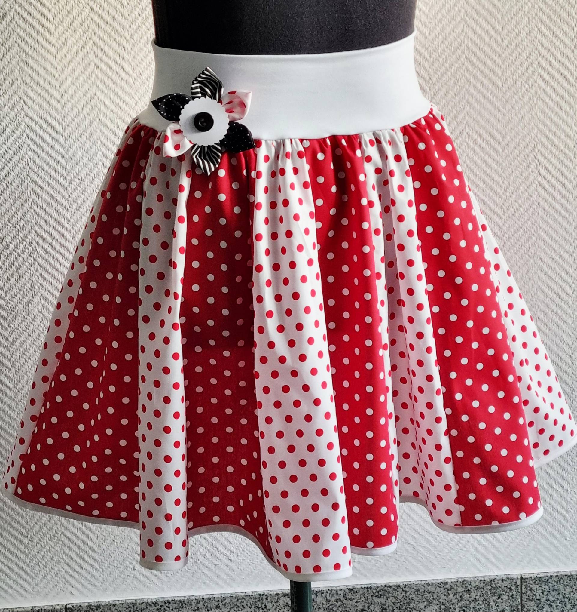 Karnevalsrock | Lang Gr. 40/42/44/46 Rot Weiß Gepunktet Inkl. Blumenanstecker - Clownsrock Damen Kostüm Kölner Karneval Rut Wiess Fasching von FareimliHandmadeShop