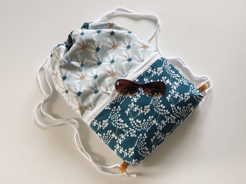 Turnbeutel Wasserabweisend Mit Reißverschlussfach Rucksack Damen Blumenmuster Petrol Mint von FareimliHandmadeShop