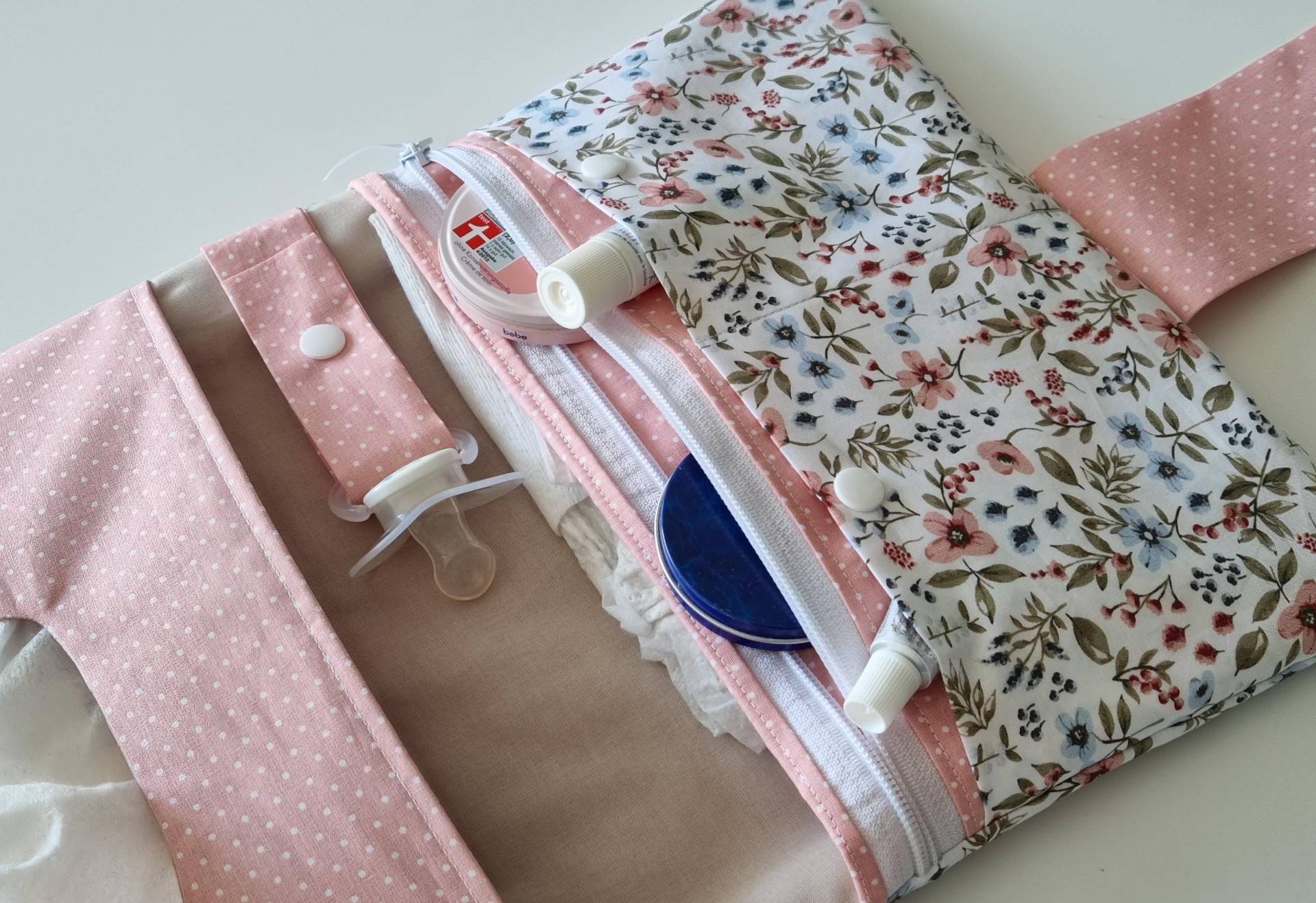 Windeltasche Altrosa Blumen - Große Xxl Wickeltasche Mit Wickelunterlage Möglich Babygeschenk Mädchen von FareimliHandmadeShop