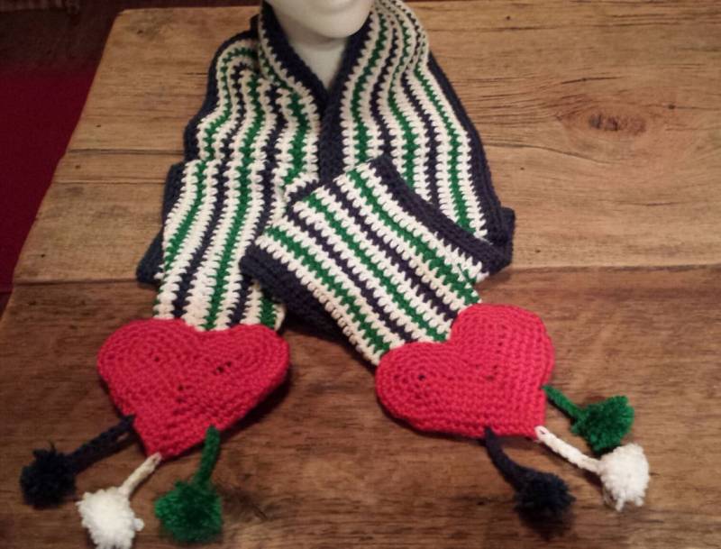 Gehäkelter Herzschal von Farghersfancies