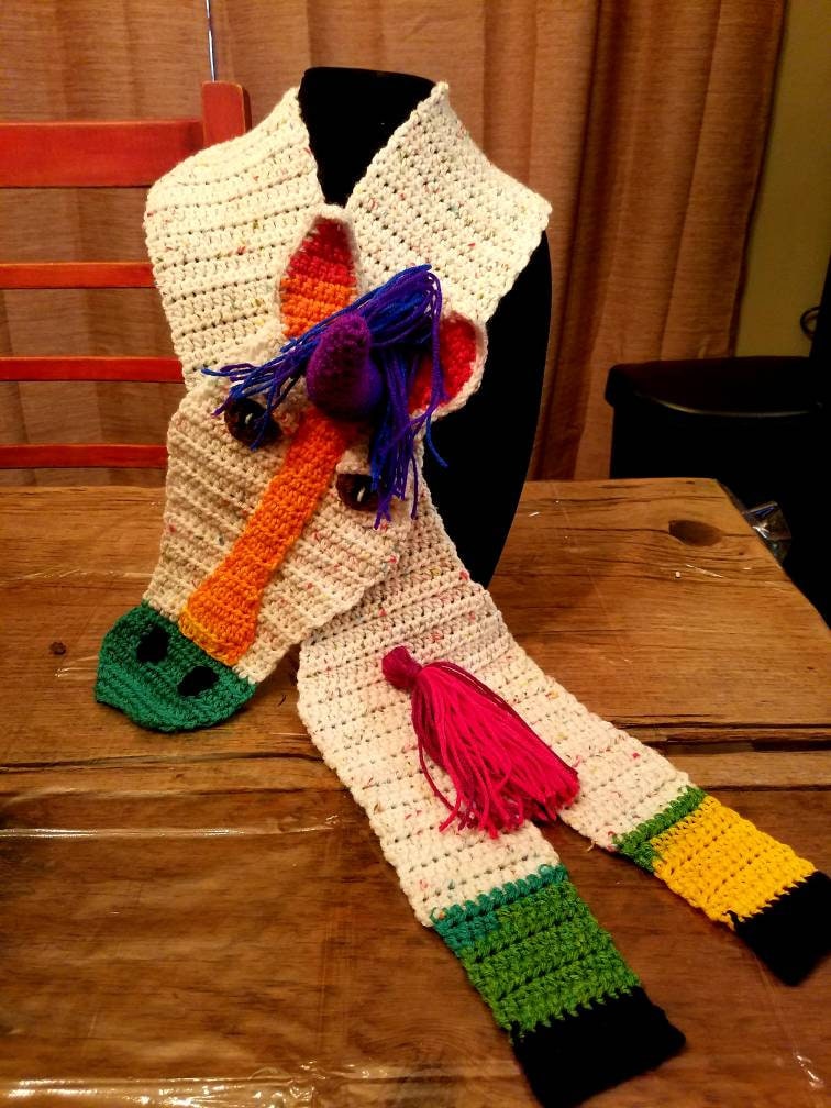 Skurriler Gehäkelter Einhorn Schal Skurriler Gehäkelter Einhorn Schal von Farghersfancies