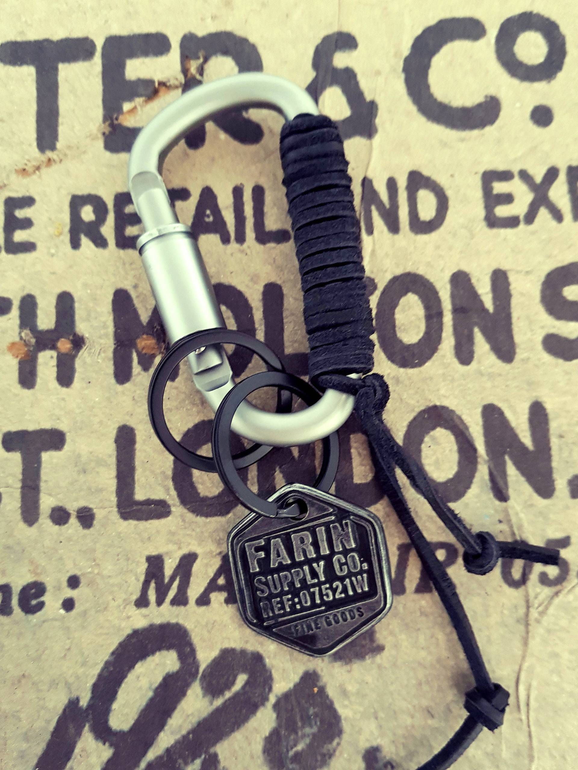 Aluminium-Karabiner-Schlüsselanhänger, Schlüsselanhänger. Herren-Accessoires, Cafe Racer, Schlüsselanhänger, Biker, Metall-Schlüsselanhänger Aluminium-Karabiner-Schlüsselanhänger, Schlüsselanhänger. Herren-Accessoires, Cafe Racer, Schlüsselanhänger, Biker, Metall-Schlüsselanhänger von FarinSupply