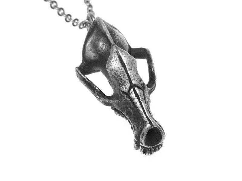 Antiker Koyote Schädel Anhänger, Handgemachter Tier Schmuck von Farjil