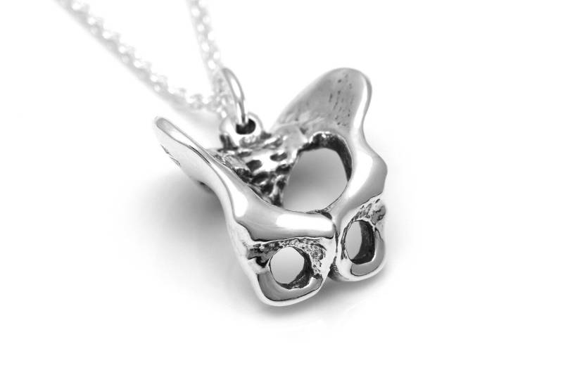 Becken Knochen Anhänger Halskette Aus Sterling Silber von Farjil