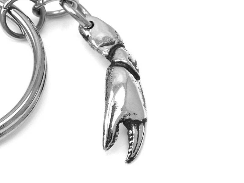 Crab Claw Schlüsselanhänger, Handgemachter Tierschlüsselring in Zinn von Farjil
