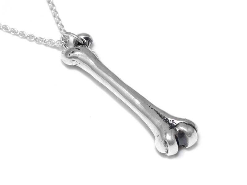 Femur Knochen Halskette in Sterling Silber, Skelett Anhänger, Anatomie Des Menschen von Farjil
