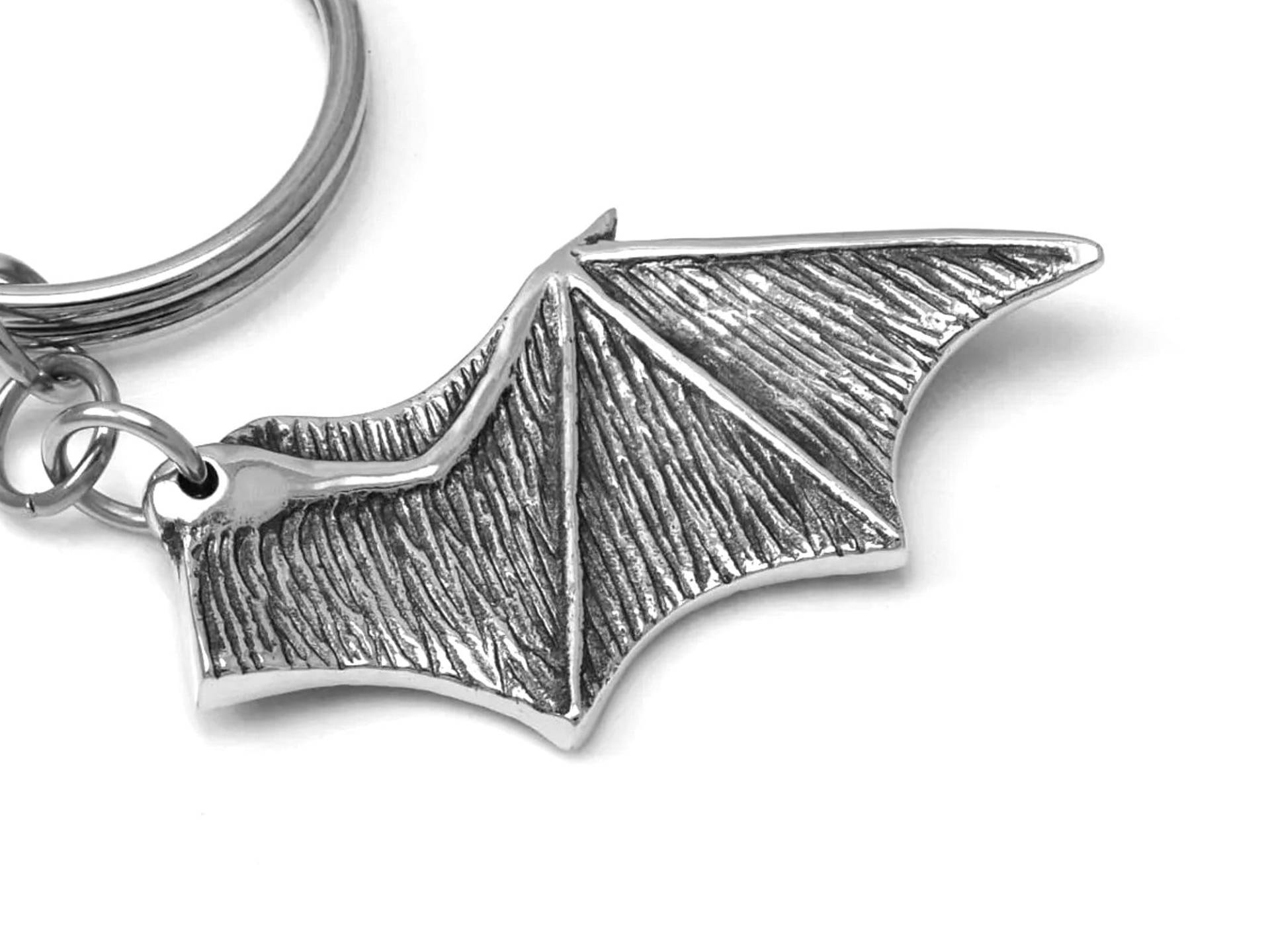 Fledermausflügel Schlüsselanhänger, Handgefertigter Tierschlüsselring Aus Zinn von Farjil