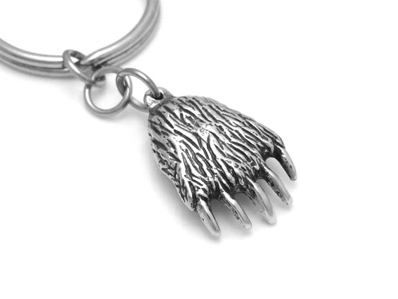 Handgemachte Grizzly Paw Schlüsselanhänger, Bärentatze Charme Schlüsselanhänger in Zinn von Farjil