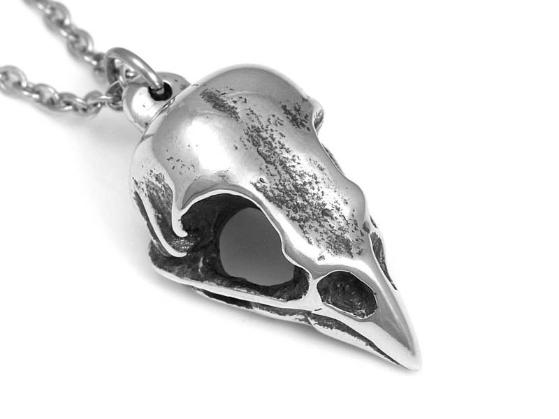 Handgemachte Halskette Mit Spatz Schädel Anhänger von Farjil