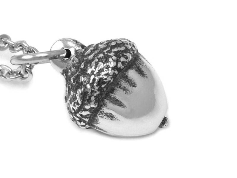 Kleine Eichel Halskette in Zinn, Eichelschmuck, Anhänger Schmuck, Cupule Charm von Farjil