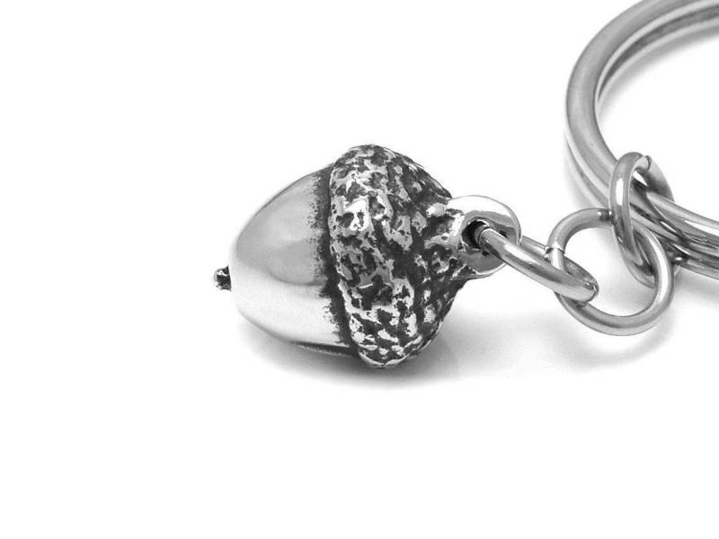 Kleiner Eichel-Schlüsselanhänger Aus Zinn von Farjil