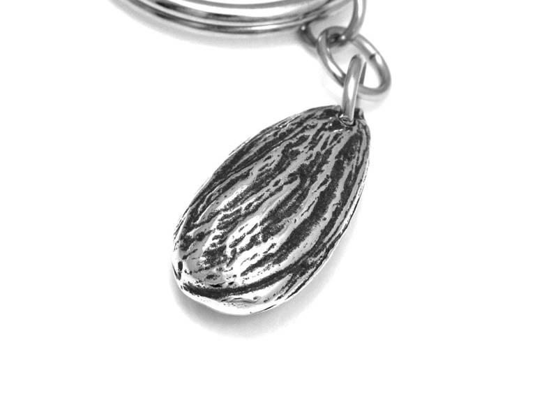 Mandel Schlüsselanhänger, Natur Nuss Schlüsselanhänger in Zinn von Farjil