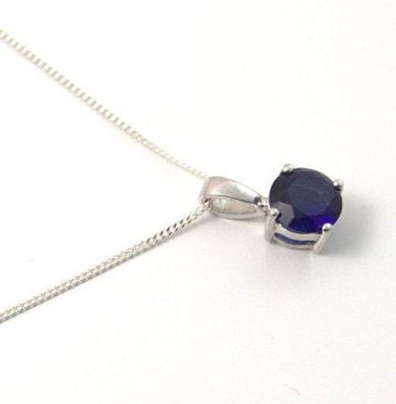 1Ct Solitaire 4 Claw Saphir Anhänger Gefasst in Sterling Silber, September Geburtsstein von FarleyAndWeston
