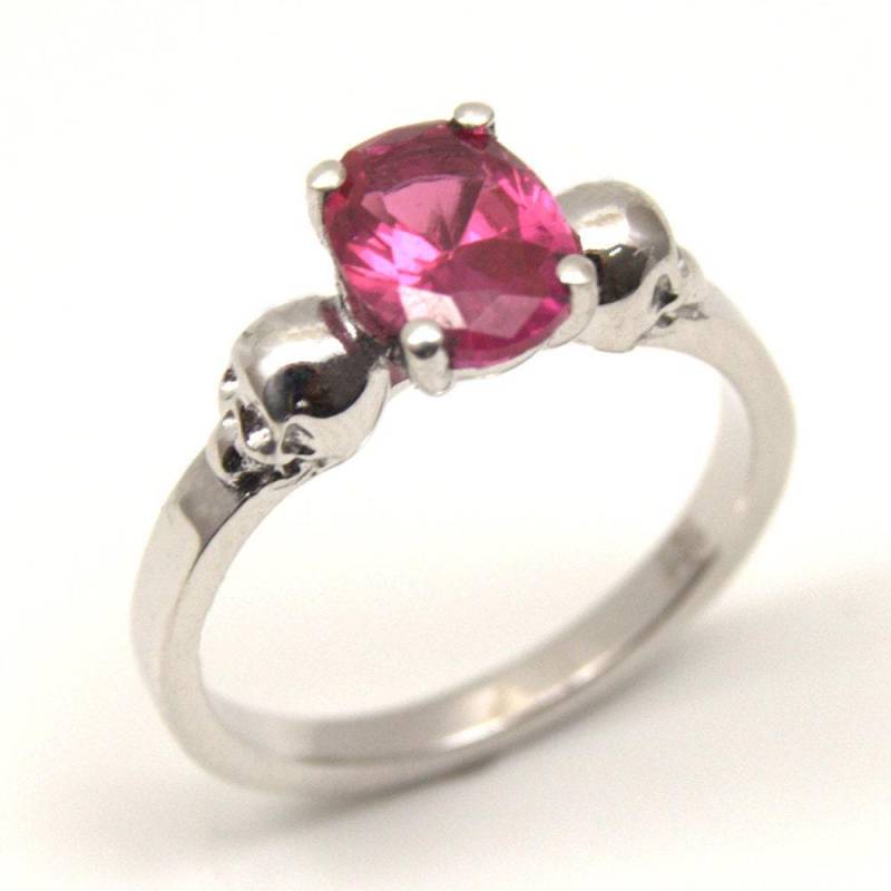 Totenkopf Ring Silber 1.4Ct Diamant-Unikate Oval Cut Ruby Hand Gefertigt Verlobungsring von FarleyAndWeston