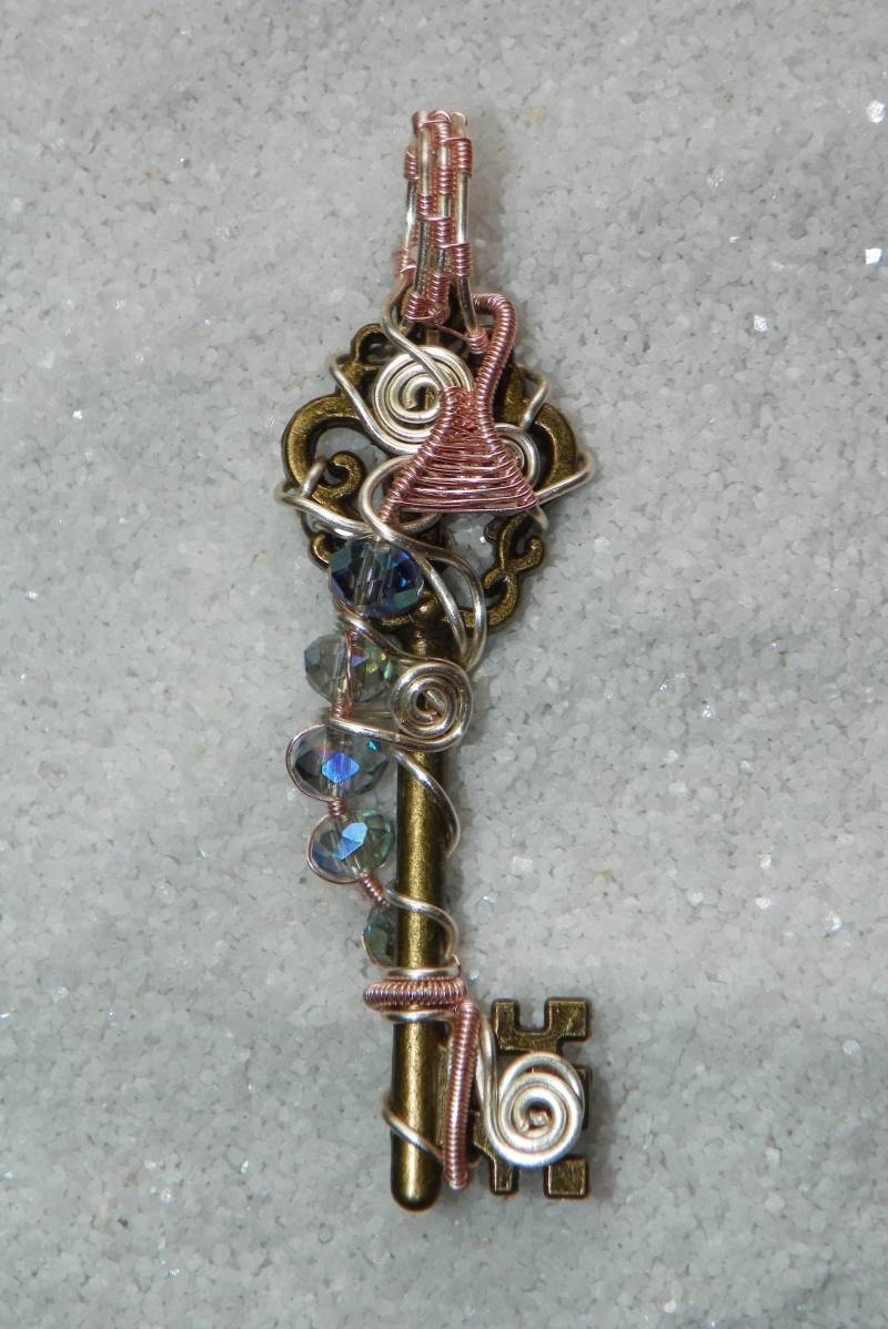 Draht Gewickelt Schlüsselanhänger Antiqued Bronze Mit Kristall Perlen Draht Gewickelt Schlüsselanhänger Antiqued Bronze Mit Kristall Perlen von FarmNaturals