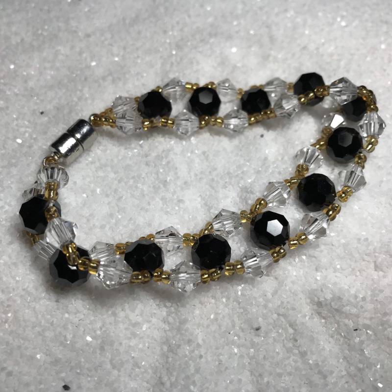 Schwarze Kristall Perlen Armband Gold Akzente, Magnetverschluss | 7.5 Inch Schwarze Kristall Perlen Armband Gold Akzente, Magnetverschluss | 7.5 Inch von FarmNaturals