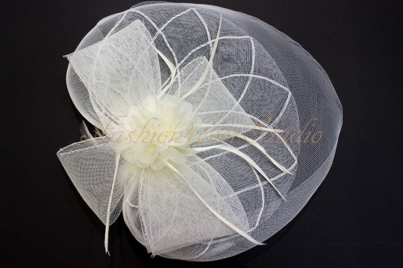 Elfenbein Kopfstück 12 Zoll, Blume Fascinator, Feder Kopfschmuck, Feder-Fascinator, Mit Haar-Clip Und Brosche Pin Zurück von Fashion4everStudio