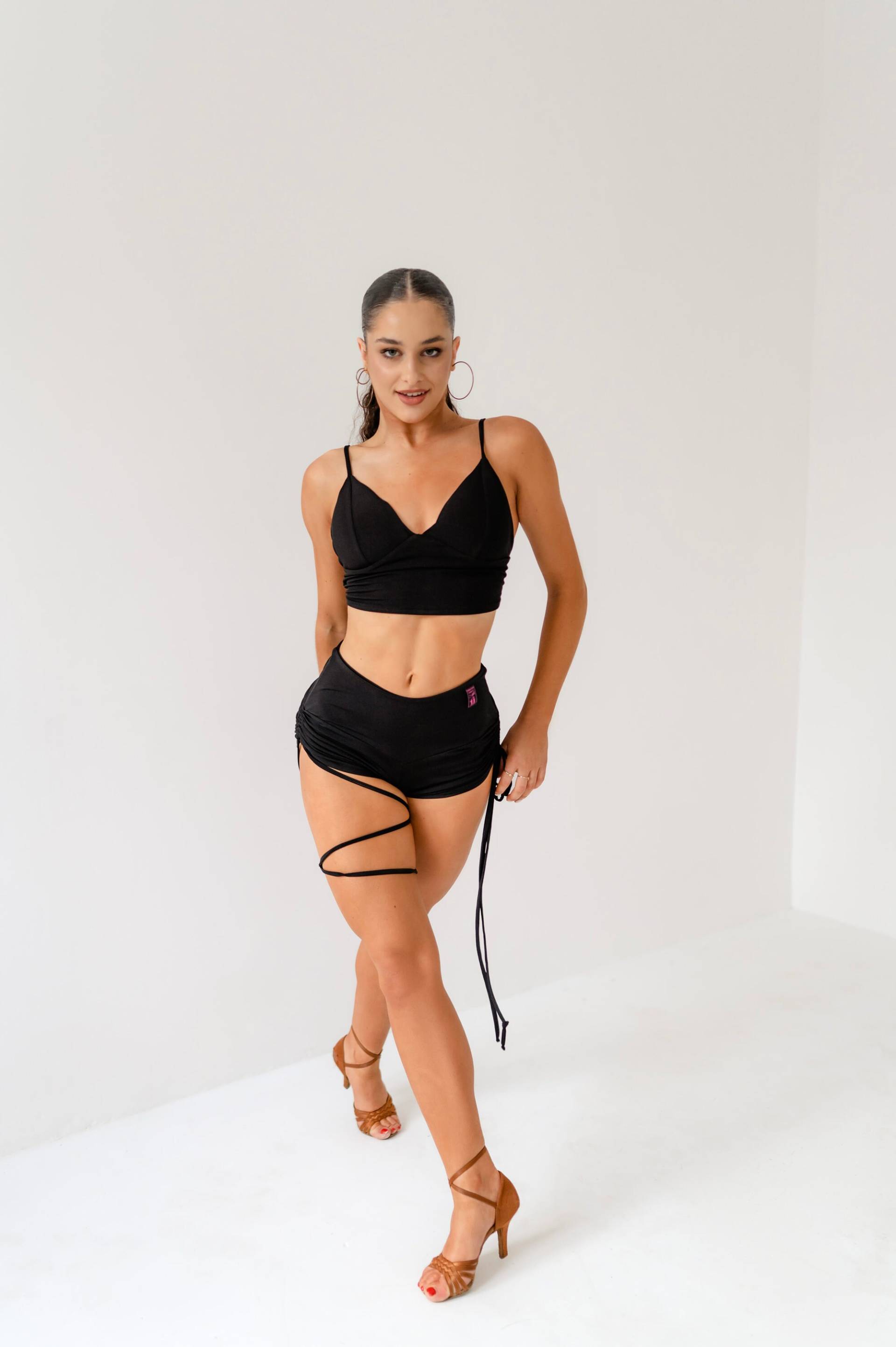 Tanzshorts Mit Bindebändern An Den Beinen Tanzshorts Mit Bindebändern An Den Beinen von FashionDanceShop