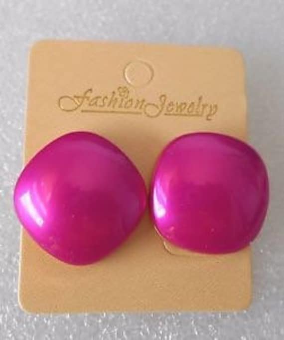 Große Perlmuttfarbene Ohrstecker Aus Resin von FashionJools