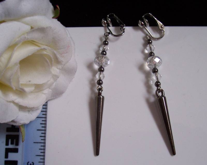 Handgemachte Gunmetal Spike Ohrringe Mit Rondelles | Haken Oder Clip von FashionJools