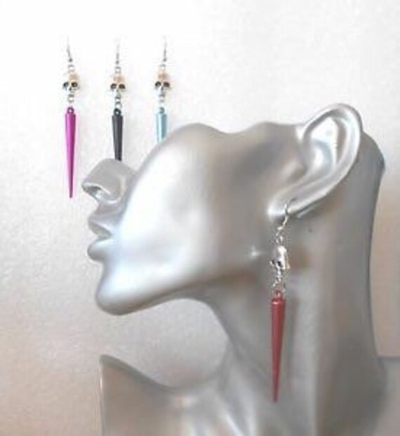 Skull & Spike Dangly Ohrringe - Pierced Oder Clip-On 8 Farben von FashionJools