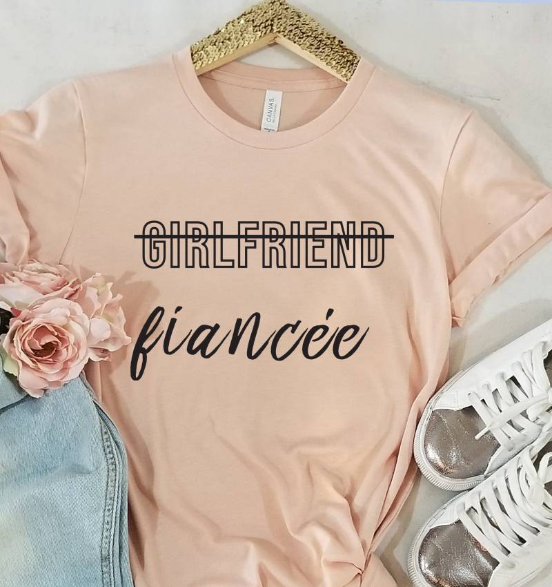 Freundin Verlobte Frauen T-Shirt, Engagement Tshirt, Zukunft Frau T-Shirt, Ich Sagte Ja Neu Verlobt Unisex 07 von FashionStreetApparel