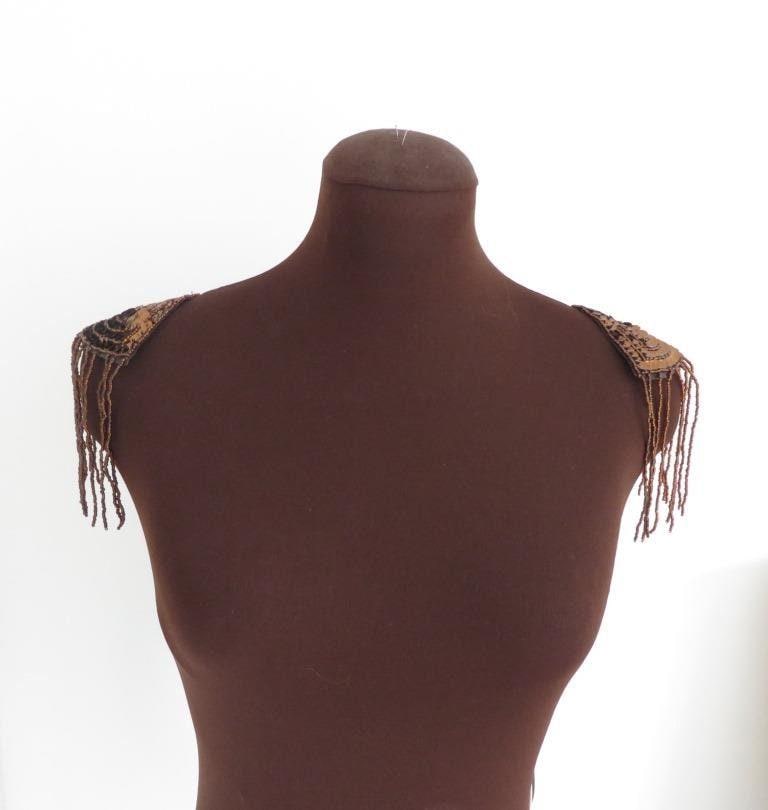 1 Paar Schulter Epaulette Borte Copper Bronze Mit Pailletten Und Ketten Aus Perlen 1 Paar Schulter Epaulette Borte Copper Bronze Mit Pailletten Und Ketten Aus Perlen von FashionTrims