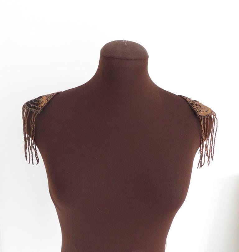 1 Paar Schulter Epaulette Borte Copper Bronze Mit Pailletten Und Ketten Aus Perlen 1 Paar Schulter Epaulette Borte Copper Bronze Mit Pailletten Und Ketten Aus Perlen von FashionTrims