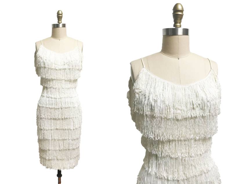 Vintage 1950Er 1960Er Jahre Weißes Fransen-Wickelkleid - Viva Las Vegas Rare Union Label Taille-23 " von FashionaireVintage