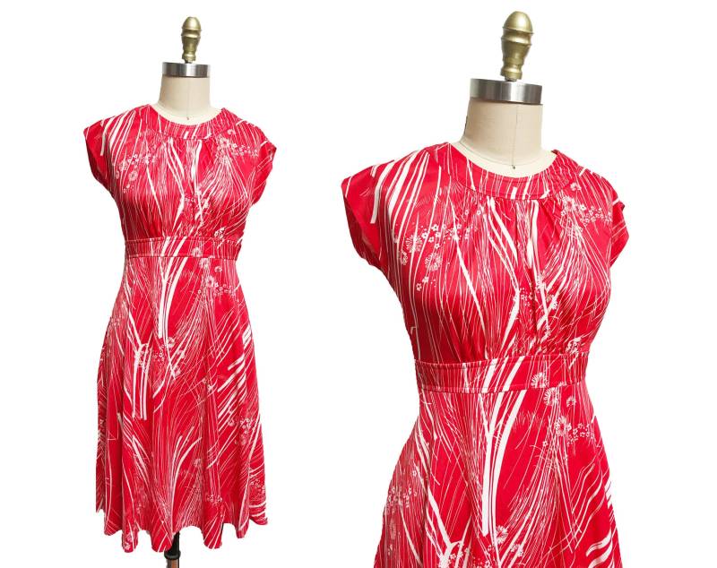Vintage 1970Er Jahre Kleid Rot Weiß Blumen Gedruckt Unikat Sommer Taille 28" von FashionaireVintage